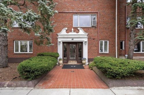 48 Hollis St, Newton, MA 02458-2070