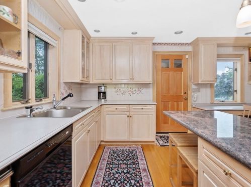 77 Montrose St, Newton MA 02458-2718 exterior