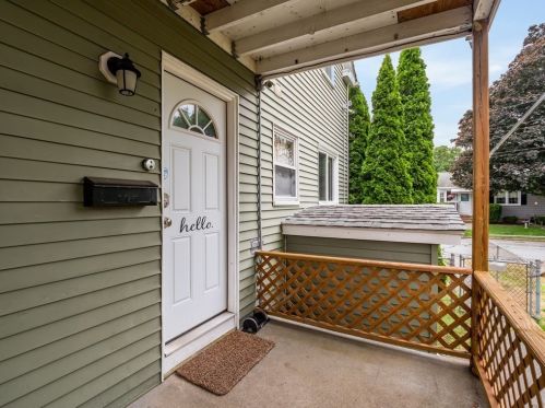 175 Middle Rd, New Bedford MA 02743-2016 exterior