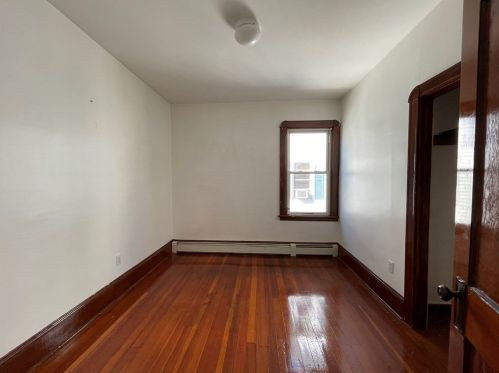 279 Earle St, New Bedford MA 02746-1813 exterior