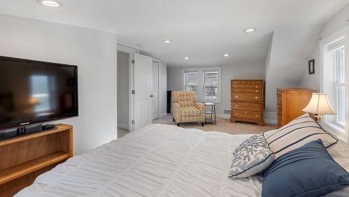 6 Idalla Rd, Worcester MA 01606-1043 exterior