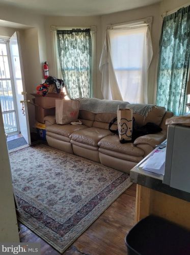 675 Broad St, West Deptford NJ 08096-1605 exterior