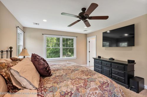 210 White Rd, Little Silver NJ 07739-1137 exterior