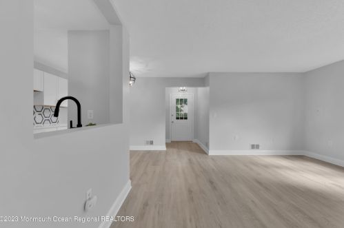 402 Daffodil Dr, Jackson Twp NJ 08527-4127 exterior