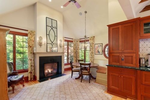 10 Summer St, Hingham MA 02043-2219 exterior