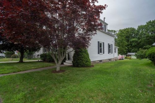 421 Britannia St, Taunton MA 02780-1853 exterior