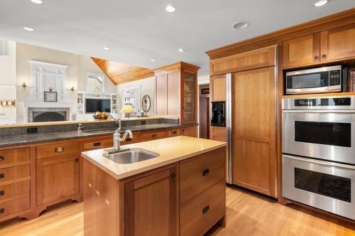 165 Fair Oaks Park, Needham MA 02492-3018 exterior