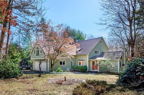 257 Shutesbury Rd, Amherst, MA 01002-1267
