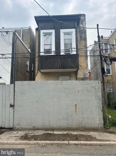 2249 16 St, Philadelphia PA 19132-4402 exterior