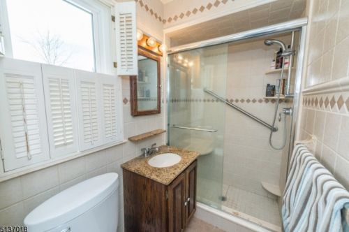 23 Brentwood Dr, East Hanover NJ 07936-2403 exterior