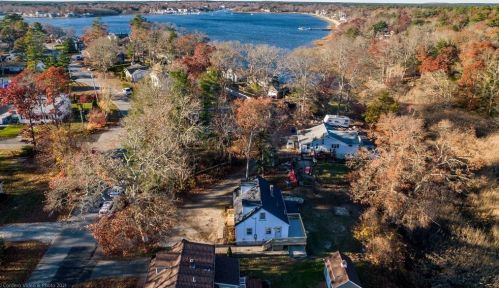1 Crab Cove Ter, Wareham, MA 02571-2306