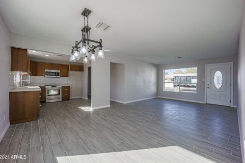 501 El Camino Dr, Phoenix AZ 85051-4627 exterior