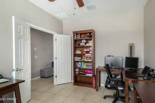 2316 Beautiful Ln, Phoenix AZ 85042-7116 exterior