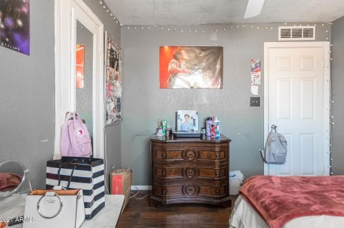 3851 63 Dr, Phoenix AZ 85033-5204 exterior