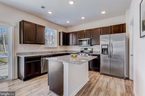 618 Schaeffer Ave, West Deptford NJ 08096-6631 exterior