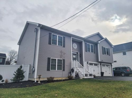 54 Nightingale St, Fall River, MA 02721-3218