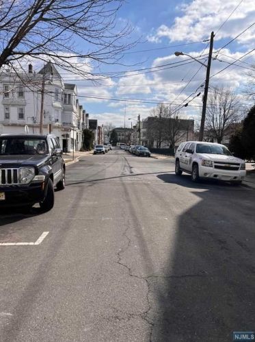 9 Grove St, Kearny NJ  07032-2114 exterior