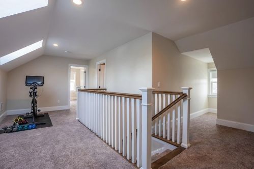 319 Hillcrest Rd, Needham MA 02492-4028 exterior