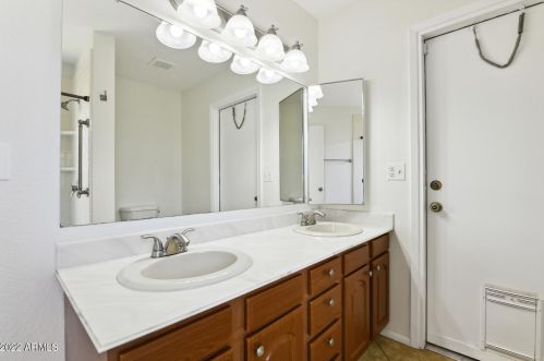 807 Country Gables Dr, Phoenix AZ  85022-3711 exterior