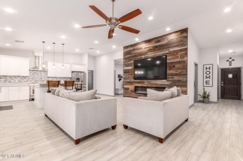 5817 27th Pl, Phoenix, AZ 85040-3611