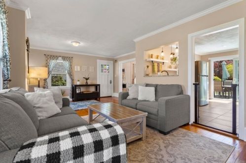 32 Pulaski St, Peabody MA 01960-1831 exterior