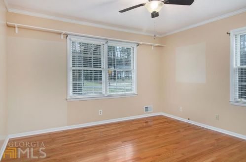 1345 Earle Ct, Conyers GA exterior