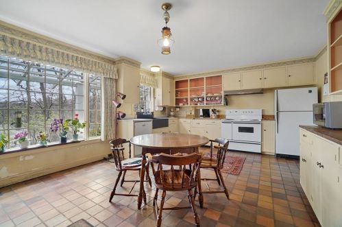 414 Westfield St, Dedham MA 02026-5626 exterior