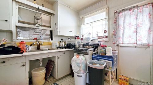 711 Piikoi St, Honolulu HI 96822-4029 exterior