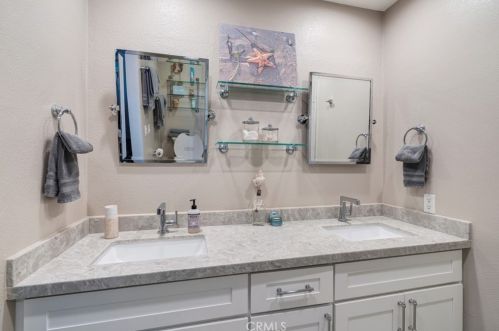 24 Whistling Swan, Irvine CA 92604-4527 exterior