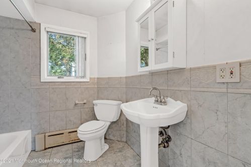 20 Irving Pl, Tinton Falls NJ  07724-1607 exterior