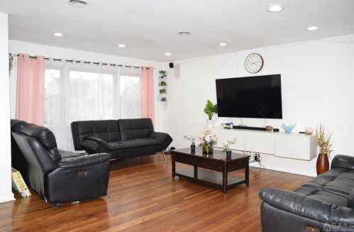 16 Whitman St, Carteret NJ  07008-2315 exterior