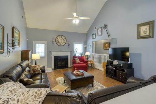 113 Windsor Cir, Stockbridge GA 30281-1864 exterior