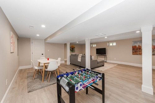 53 Lantern Ln, Arlington MA 02474-1806 exterior