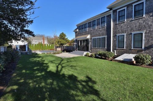 125 Seaview St, Chatham MA 02633-2330 exterior