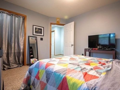 25 Mockingbird Ln, Montgomery MA 01085-1700 exterior