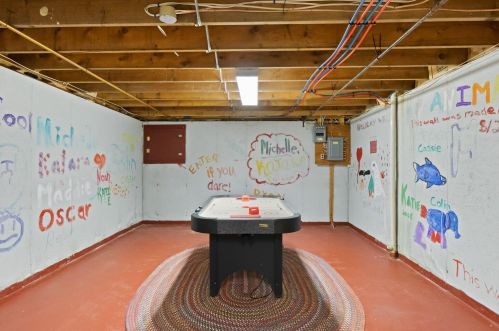 21 Mary Beth Ln, Harwich MA 02645-1326 exterior