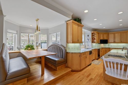 35 Lone Holw Dr, Sandy UT 84092-5530 exterior