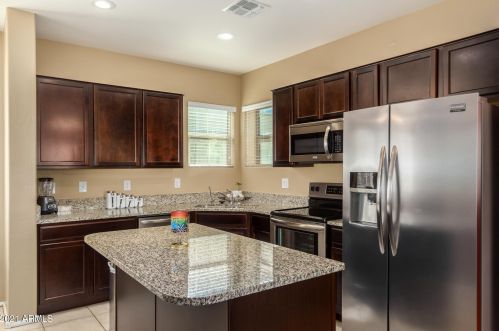 1947 77th Gln, Phoenix AZ  85035-5061 exterior