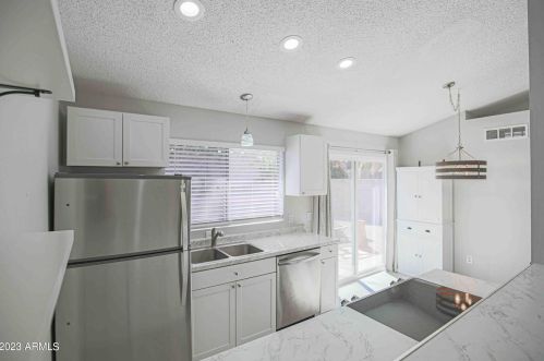 1719 Beverly Ln, Phoenix AZ  85022-2889 exterior