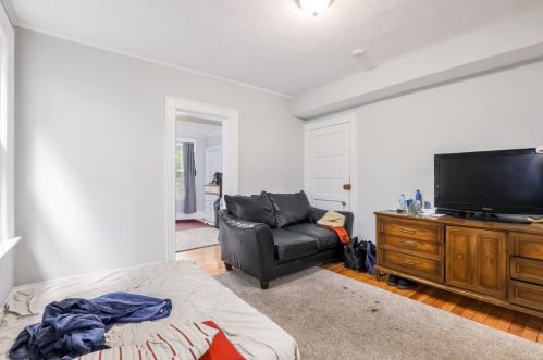 42 Lewis St, Worcester MA 01610-1702 exterior