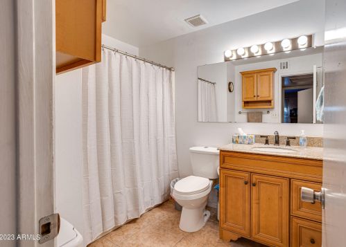 1821 68th Dr, Phoenix AZ 85033-8254 exterior