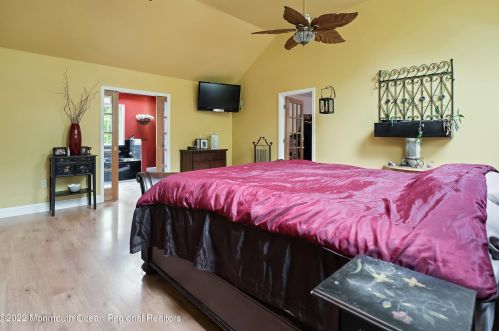 335 Veterans Hwy, Jackson Twp NJ 08527-2832 exterior