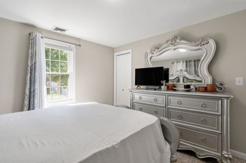 859 Pleasant St, Canton MA 02021-3317 exterior