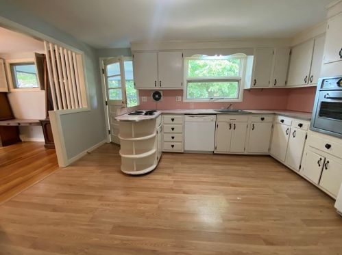 70 Woodbine Cir, Needham MA  02494-2123 exterior