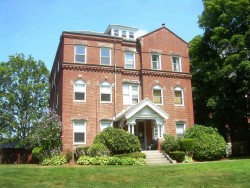 573 Washington St, Newton, MA 02458-1419