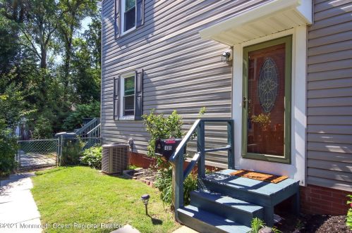 105 Barker Ave, Tinton Falls NJ  07724-2942 exterior