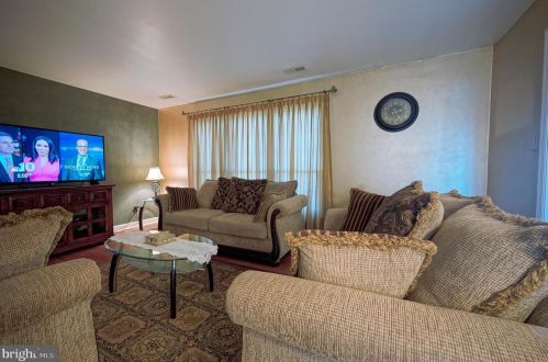 239 Hampshire Dr, West Deptford NJ 08096-4206 exterior