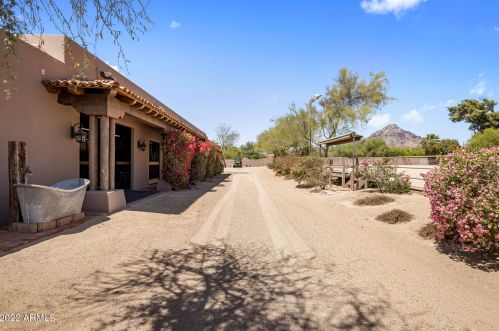 2020 Bethany Home Rd, Phoenix AZ 85014-2434 exterior