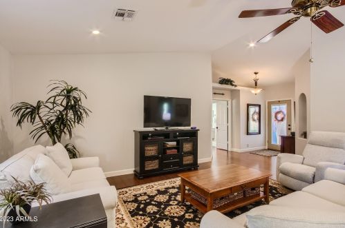 14842 42 Way, Phoenix AZ 85042-5211 exterior