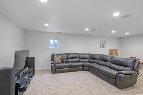 1494 Ridgemark Dr, Sandy UT 84092-3050 exterior